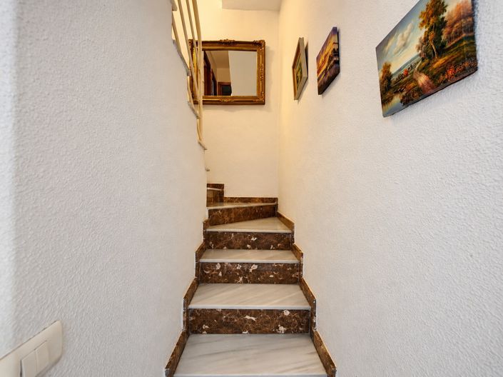 Image No.32-5 Bed Townhouse for sale
