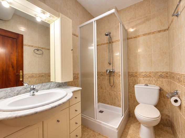 Image No.36-5 Bed Townhouse for sale