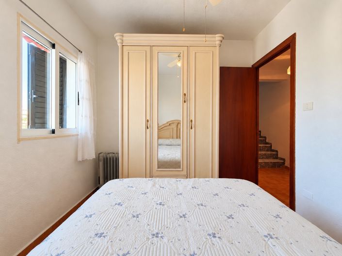 Image No.40-5 Bed Townhouse for sale