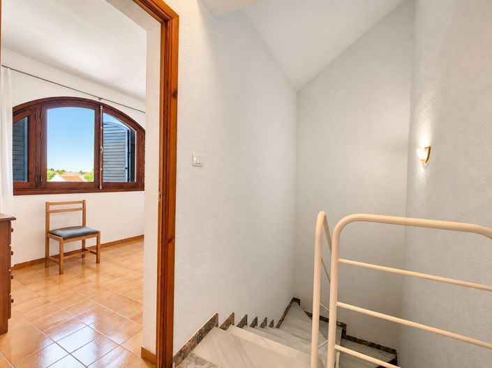 Image No.42-5 Bed Townhouse for sale