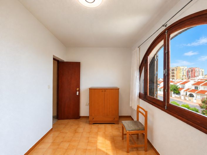 Image No.44-5 Bed Townhouse for sale