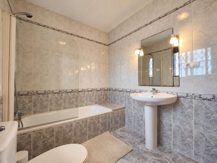 Image No.46-5 Bed Townhouse for sale