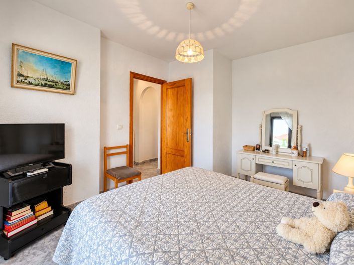 Image No.50-5 Bed Townhouse for sale