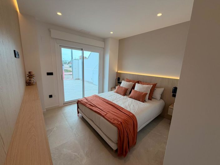 Image No.28-2 Bed Apartment for sale