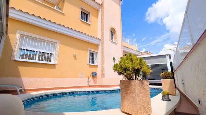 Image No.3-3 Bed Villa for sale
