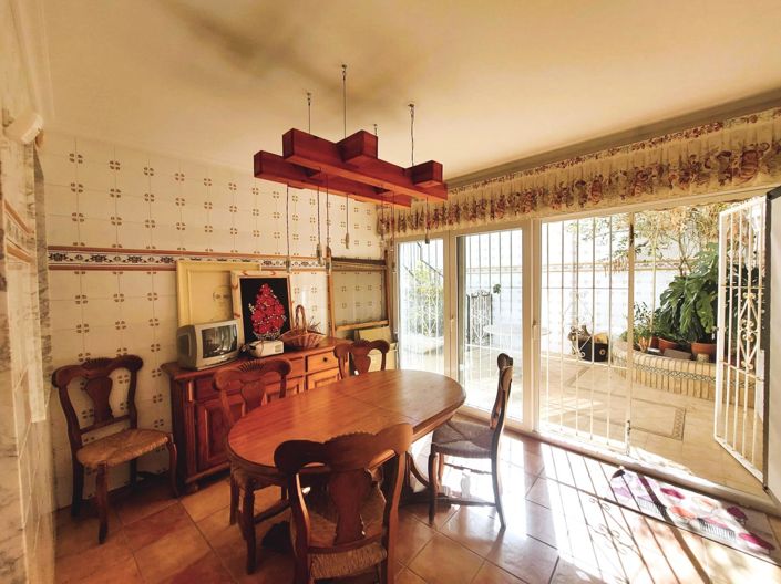 Image No.11-3 Bed House for sale