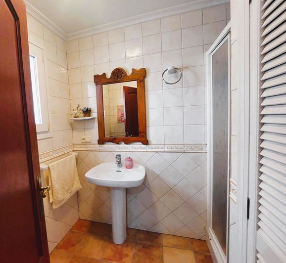 Image No.24-3 Bed House for sale
