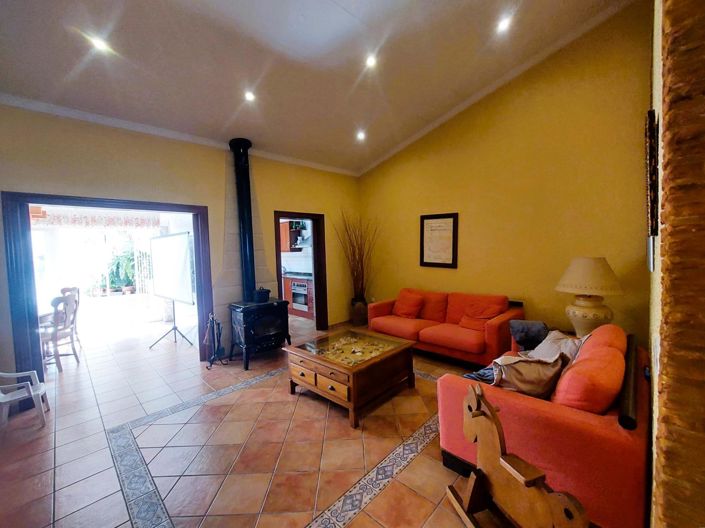 Image No.8-3 Bed House for sale