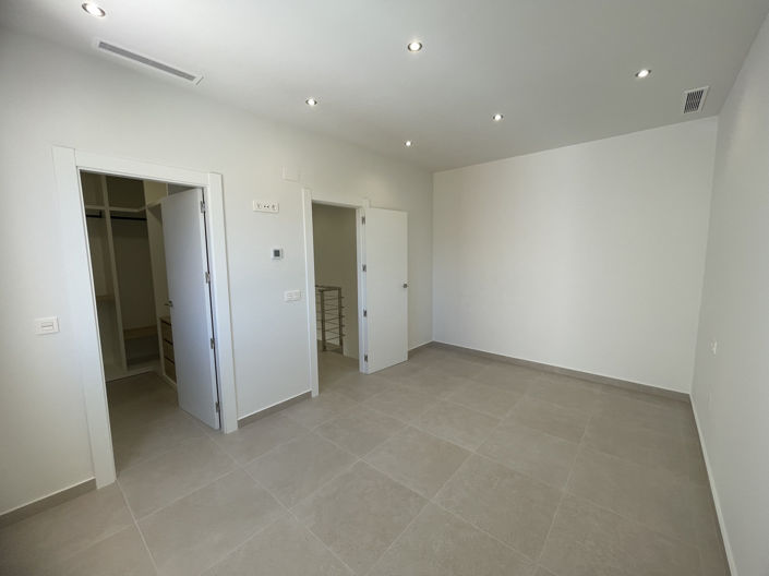 Image No.39-3 Bed Villa for sale