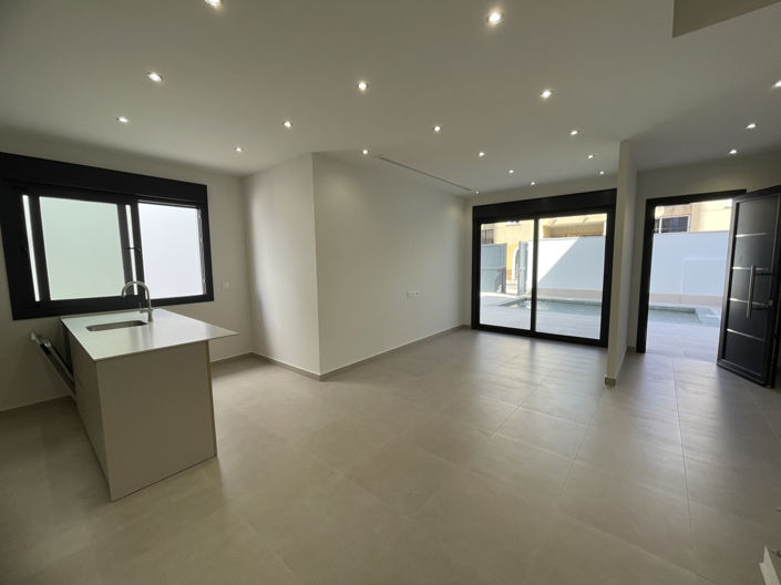 Image No.4-3 Bed Villa for sale