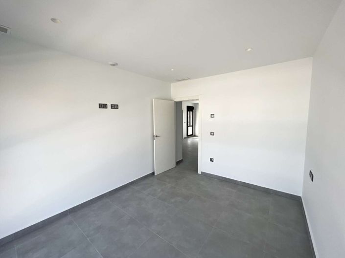 Image No.11-5 Bed Villa for sale