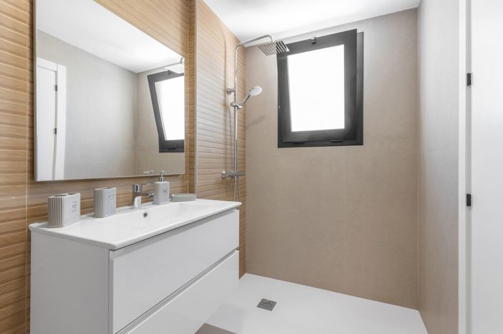 Image No.29-3 Bed Villa for sale