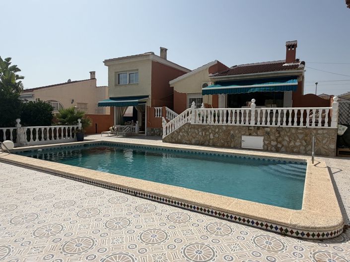 Image No.2-4 Bed Villa for sale