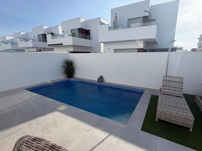 Image No.33-3 Bed Villa for sale
