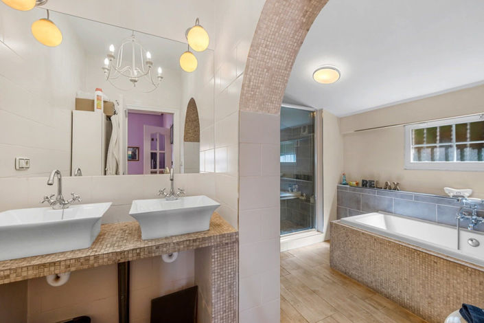 Image No.11-6 Bed Villa for sale