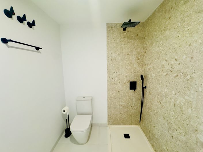 Image No.12-2 Bed Property for sale