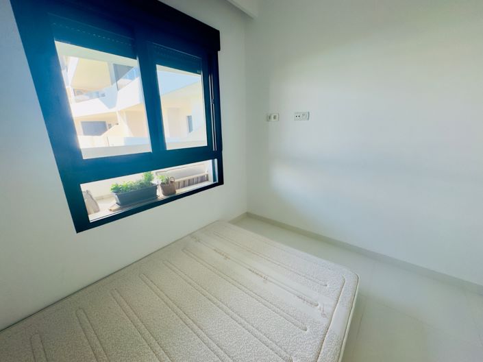 Image No.18-2 Bed Property for sale