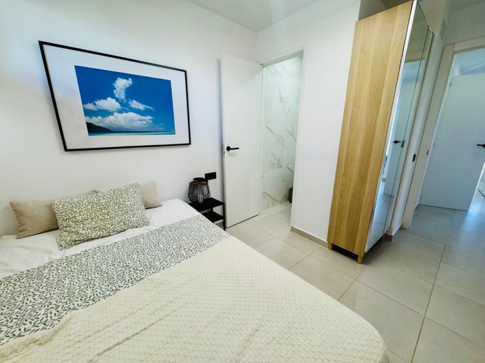 Image No.22-3 Bed Property for sale