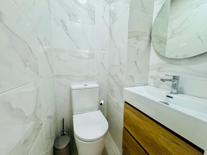 Image No.24-3 Bed Property for sale
