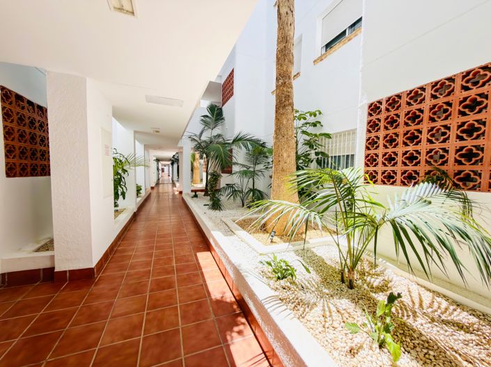 Image No.27-2 Bed Property for sale