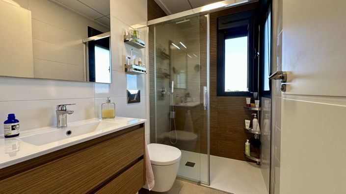 Image No.4-3 Bed Townhouse for sale