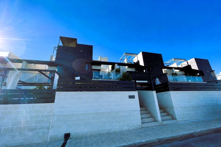 Image No.48-3 Bed Townhouse for sale