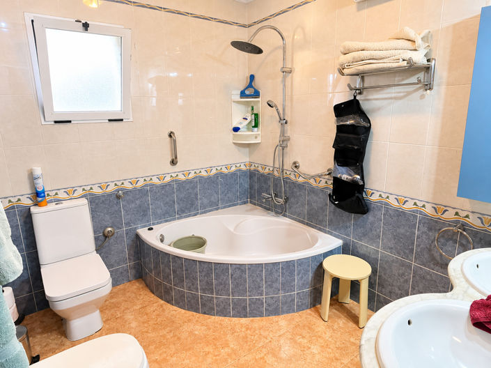 Image No.33-3 Bed Country House for sale