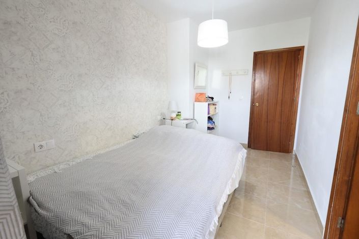 Image No.20-2 Bed Property for sale