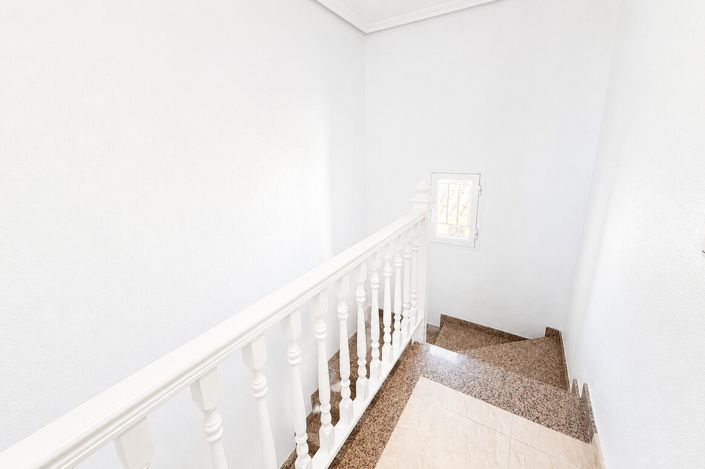 Image No.18-3 Bed Townhouse for sale