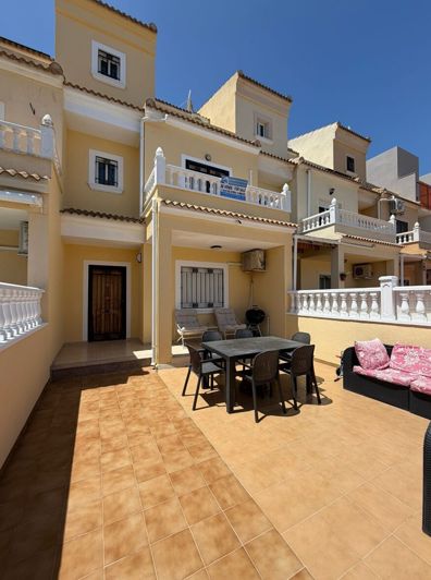 Image No.25-3 Bed Townhouse for sale
