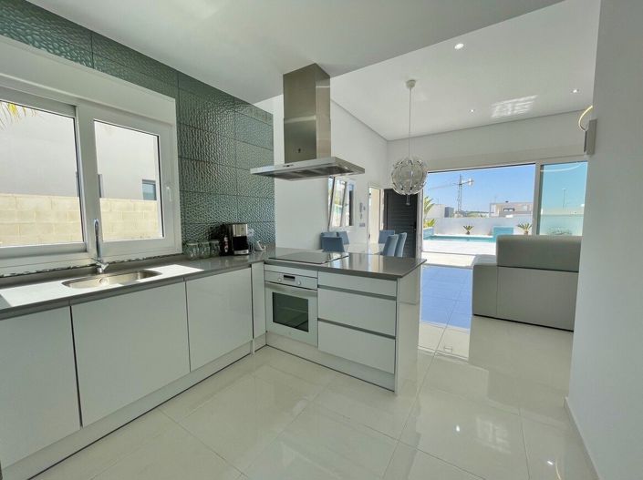 Image No.10-3 Bed Villa for sale