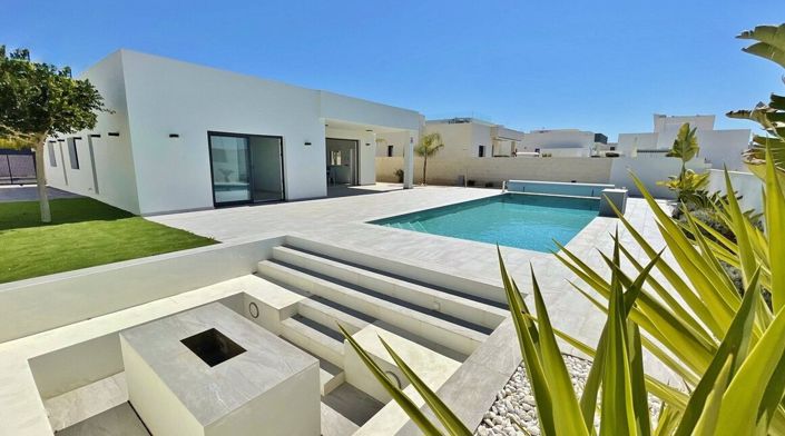 Image No.8-3 Bed Villa for sale