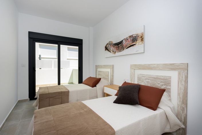 Image No.22-3 Bed Townhouse for sale