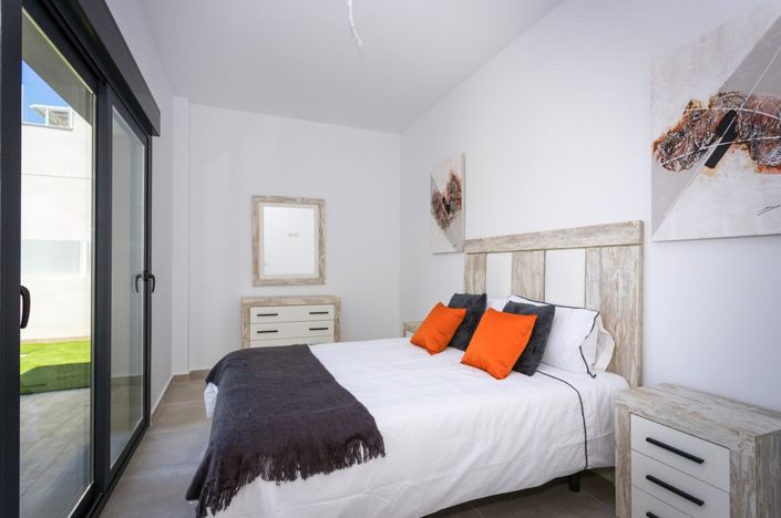 Image No.26-3 Bed Townhouse for sale