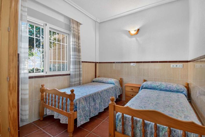 Image No.27-5 Bed House for sale