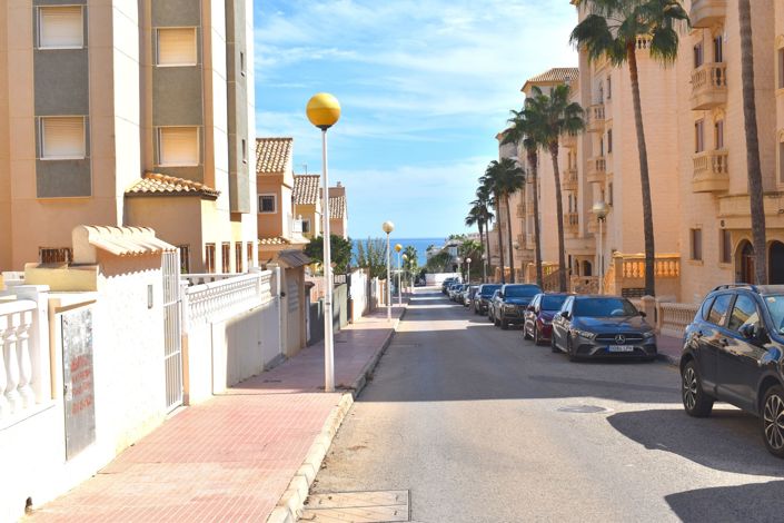 Image No.26-3 Bed Townhouse for sale