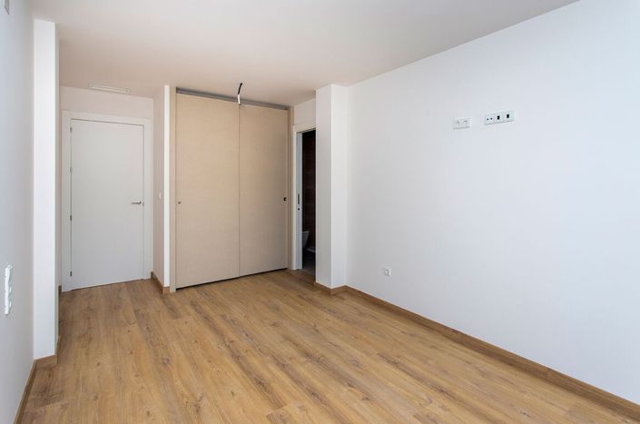 Image No.12-3 Bed Apartment for sale