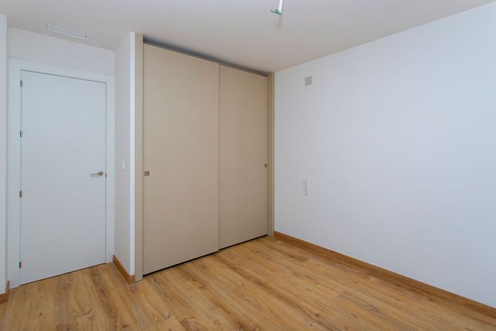 Image No.17-3 Bed Apartment for sale