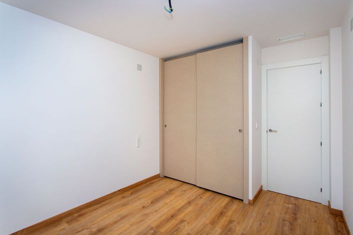 Image No.19-3 Bed Apartment for sale