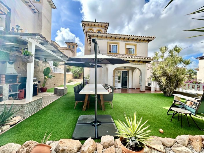 Image No.2-4 Bed Villa for sale