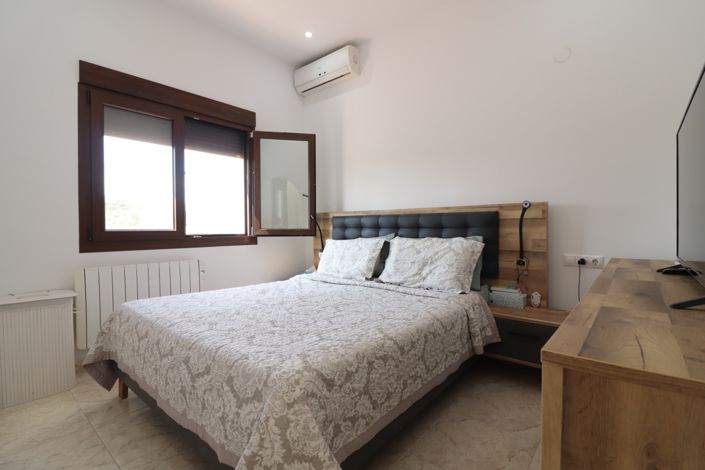 Image No.17-3 Bed Country House for sale