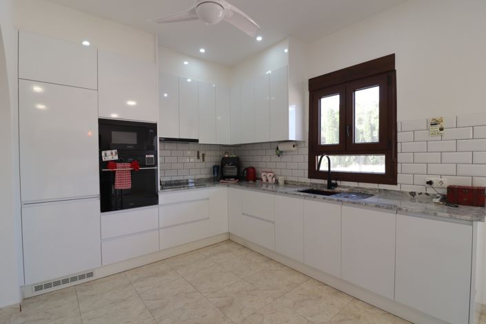 Image No.9-3 Bed Country House for sale