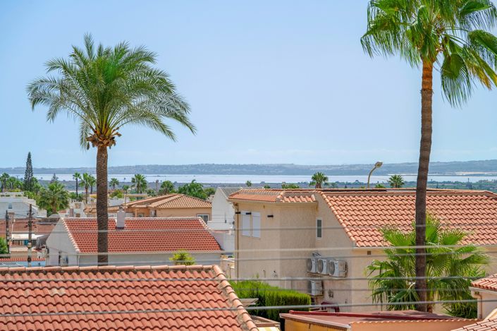 Image No.2-5 Bed Villa for sale