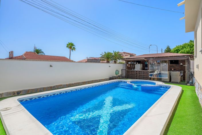 Image No.5-5 Bed Villa for sale