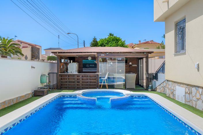 Image No.6-5 Bed Villa for sale
