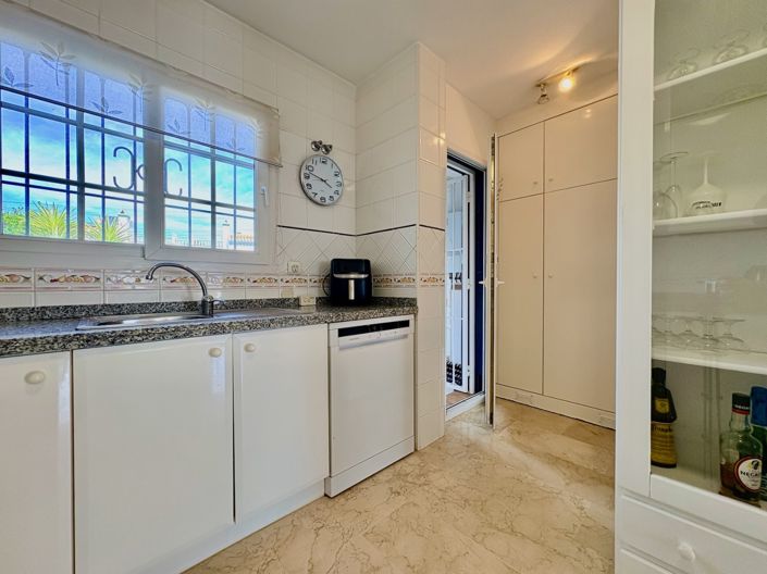 Image No.8-2 Bed Townhouse for sale