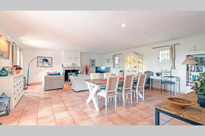 Image No.17-4 Bed House for sale