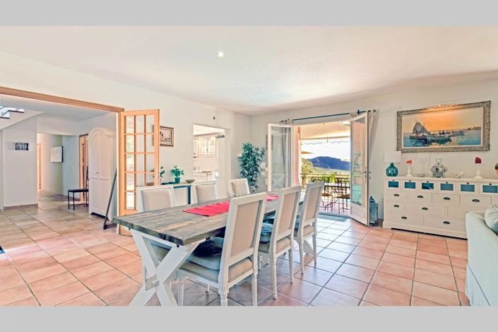 Image No.20-4 Bed House for sale