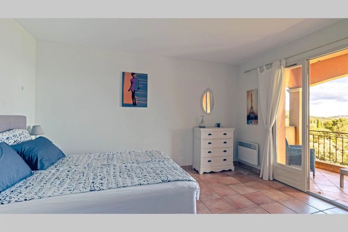 Image No.25-4 Bed House for sale