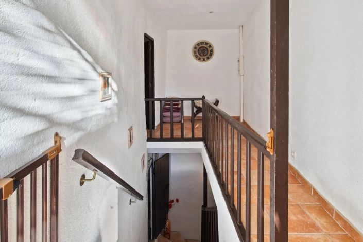 Image No.16-4 Bed House for sale